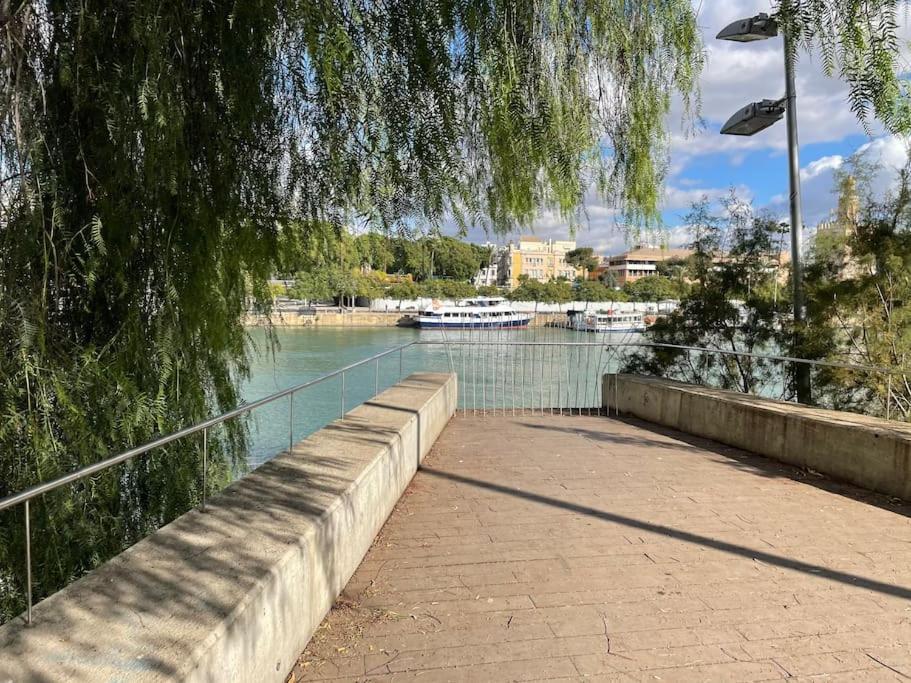 Ferienwohnung Selva La Bella. En El Corazon De Triana Sevilla Exterior foto